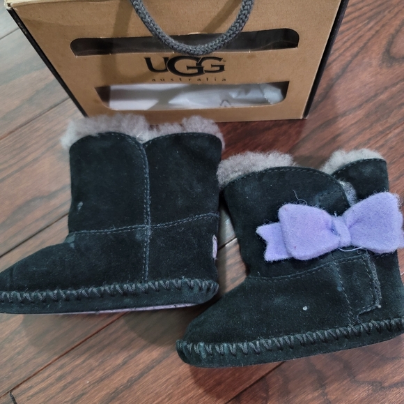 Toddler UGG booties - Picture 2 of 9